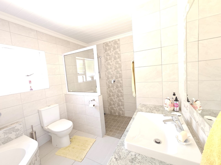 3 Bedroom Property for Sale in Stilbaai Wes Western Cape